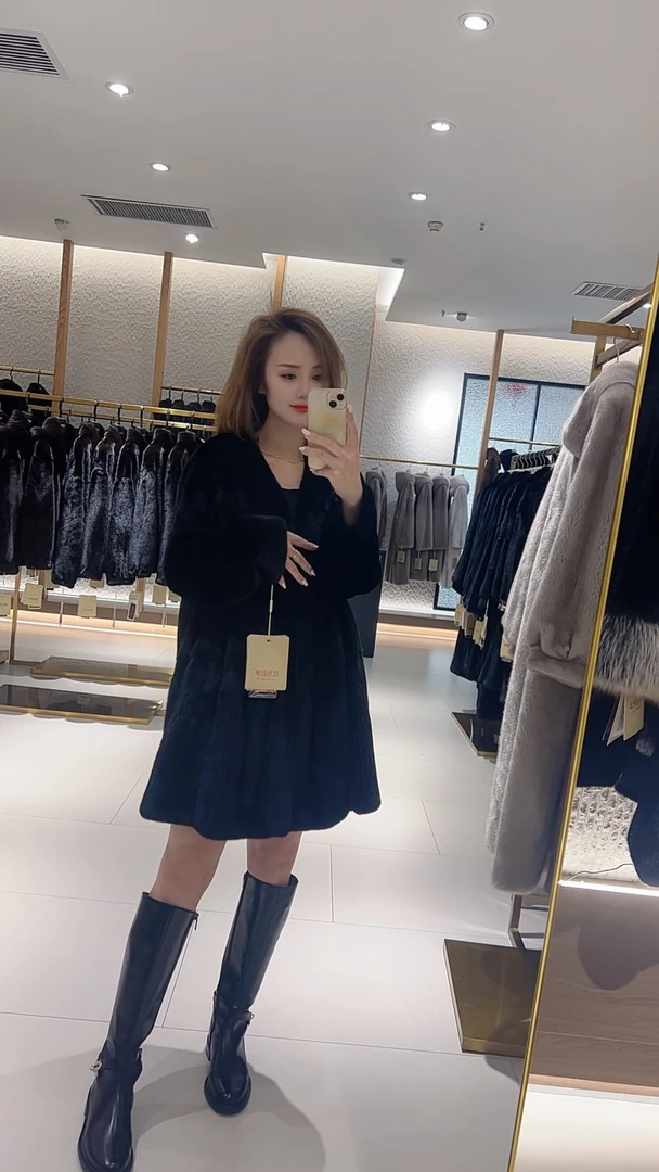 欧秀舒伊 【流星变奏曲】OXSY24034  80V领段节裙摆