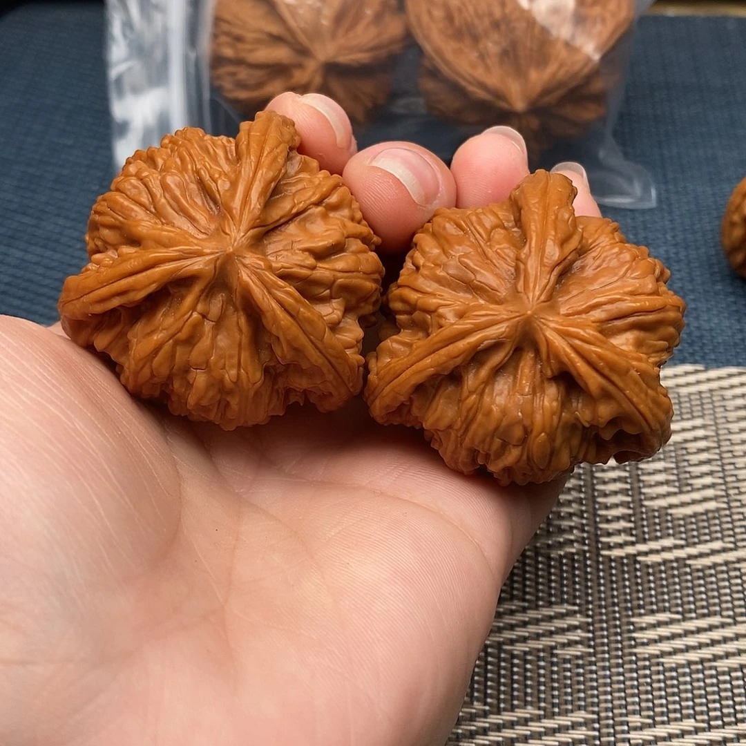 孤***者文玩核桃吊坠三棱