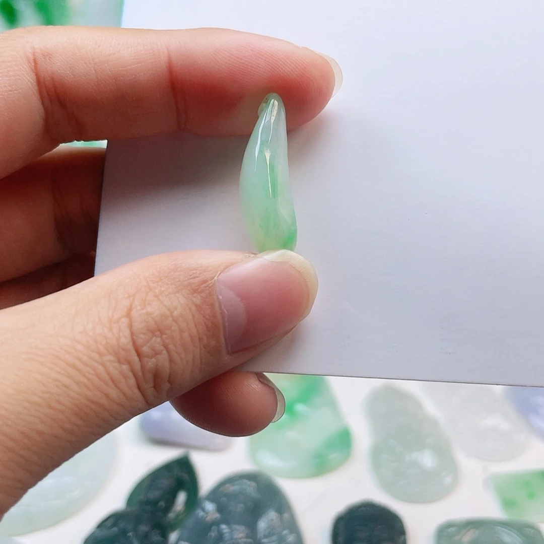 翡翠颈饰未镶嵌福瓜