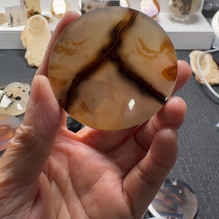 狼***子玛瑙/玉髓未镶嵌珠宝奇石