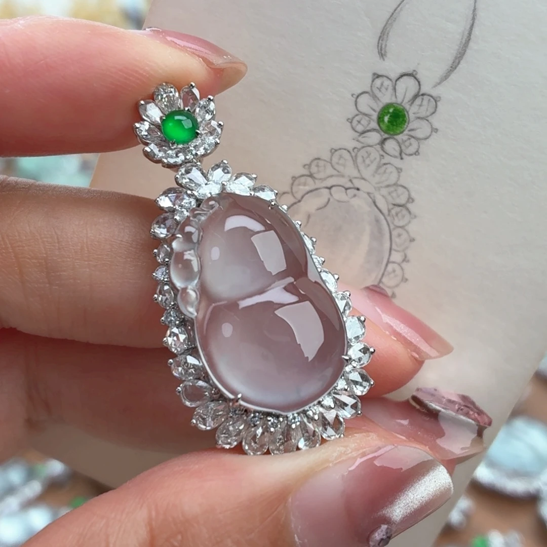 翡翠18K金镶嵌颈饰葫芦