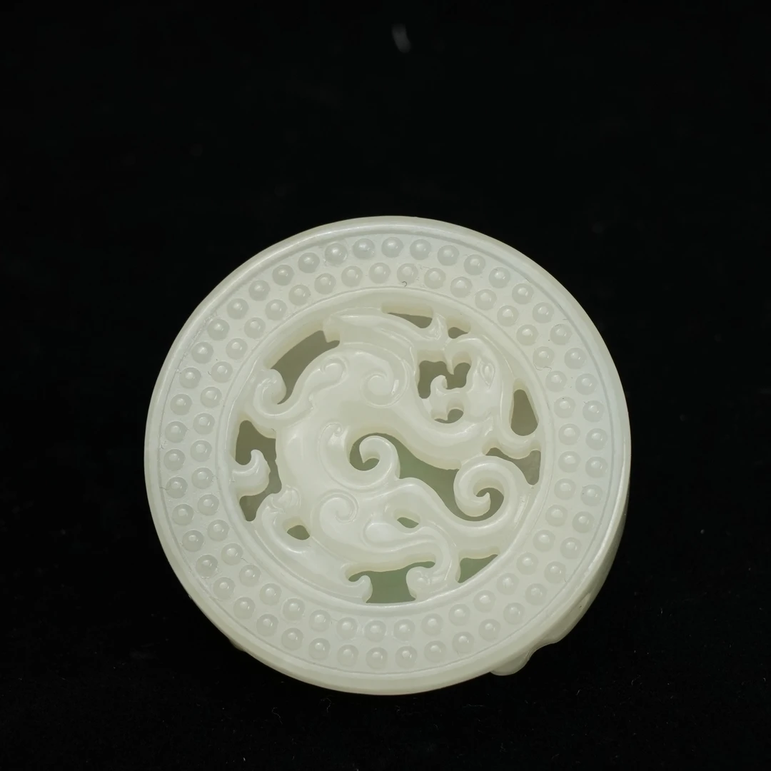 lot2 和田玉仿古龙纹扣/qg51129-178848 保利山东拍卖