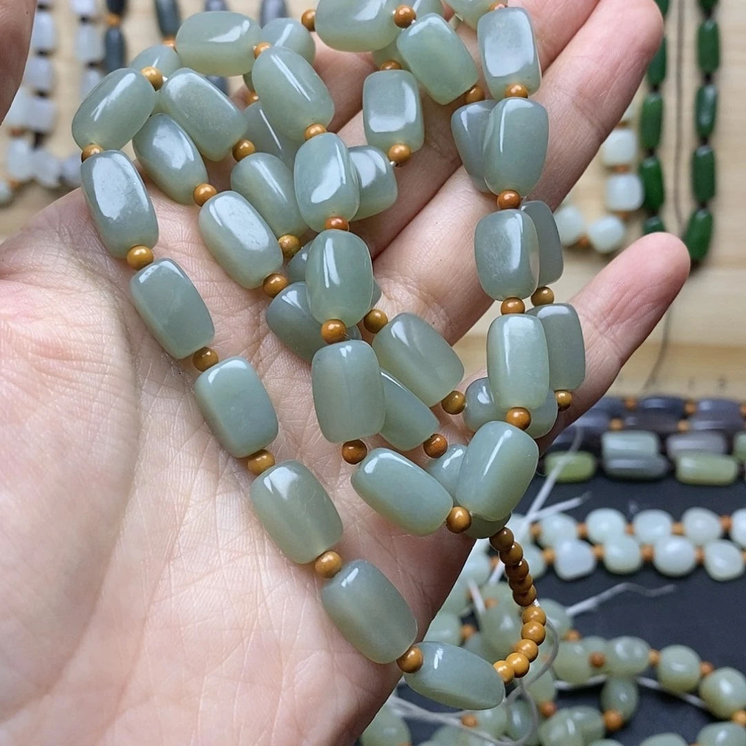 和田玉颈饰未镶嵌自**翔