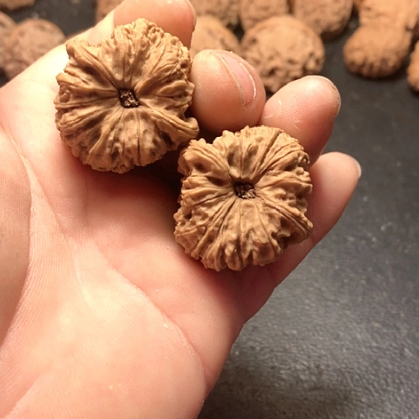 【闪购商品】文玩核桃吊坠吕*南疆