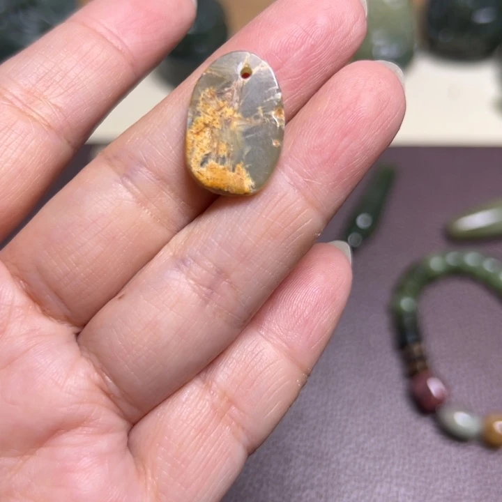 岫岩河磨玉（透闪石质玉）未镶嵌颈饰