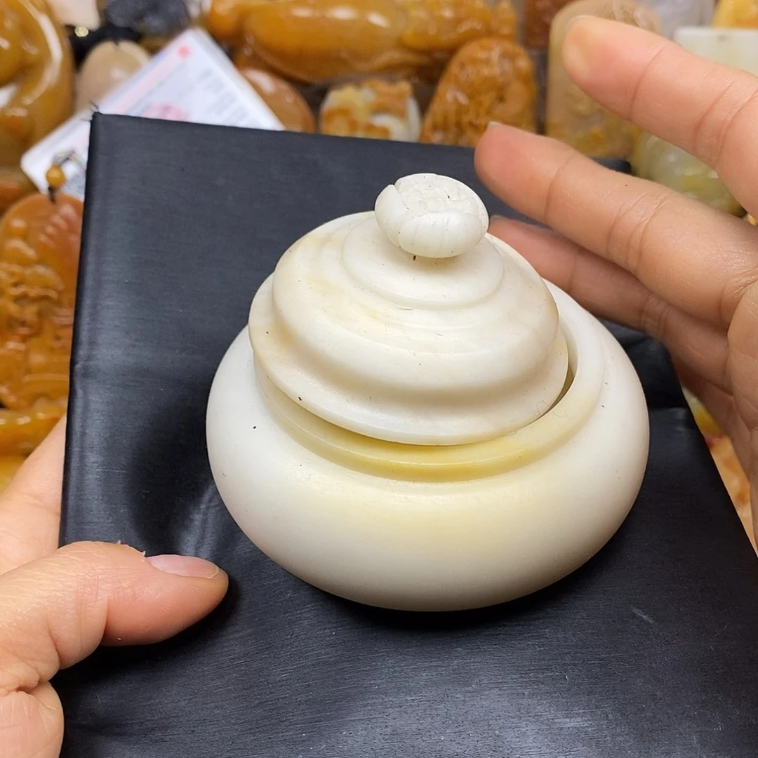 石英质玉（黄龙玉）颈饰未镶嵌