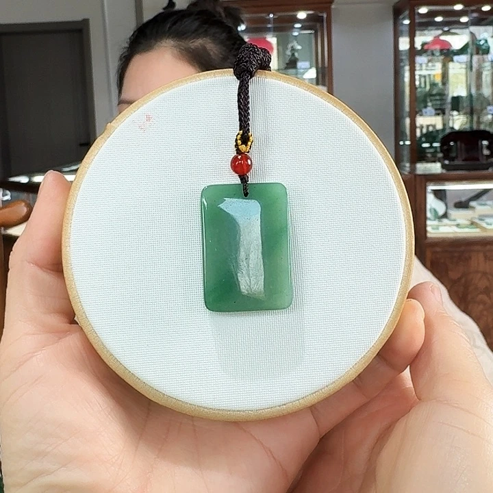 密玉（石英质玉）吊坠合金