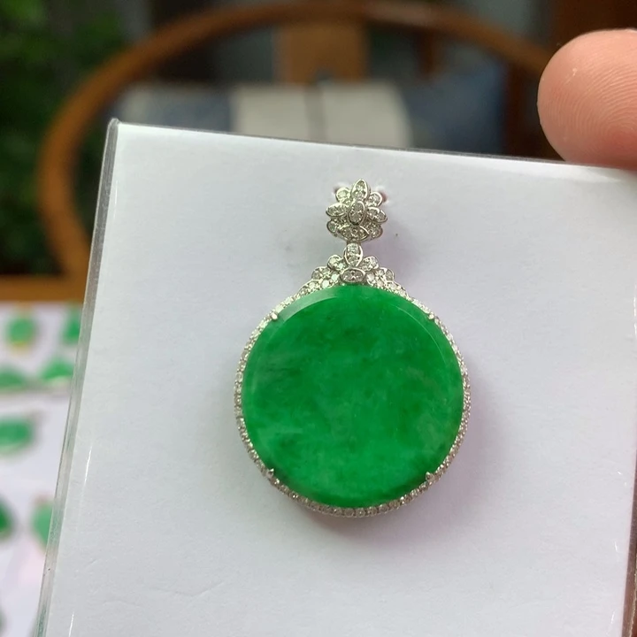 翡翠18K金镶嵌颈饰