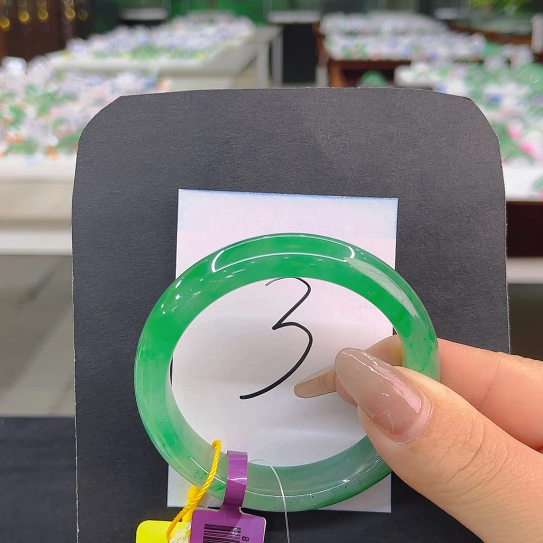 未镶嵌手镯石英质玉（非洲翠）