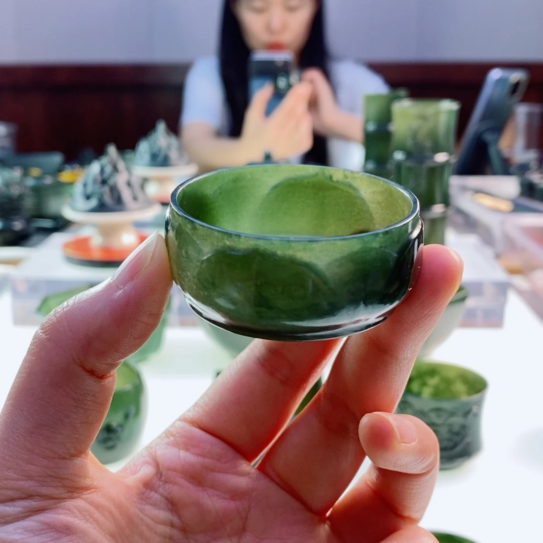 未镶嵌和田玉（青玉）摆件微瑕