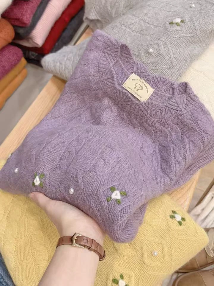 七言家  手缝嵌花！ 紫色镂空领花朵毛衣