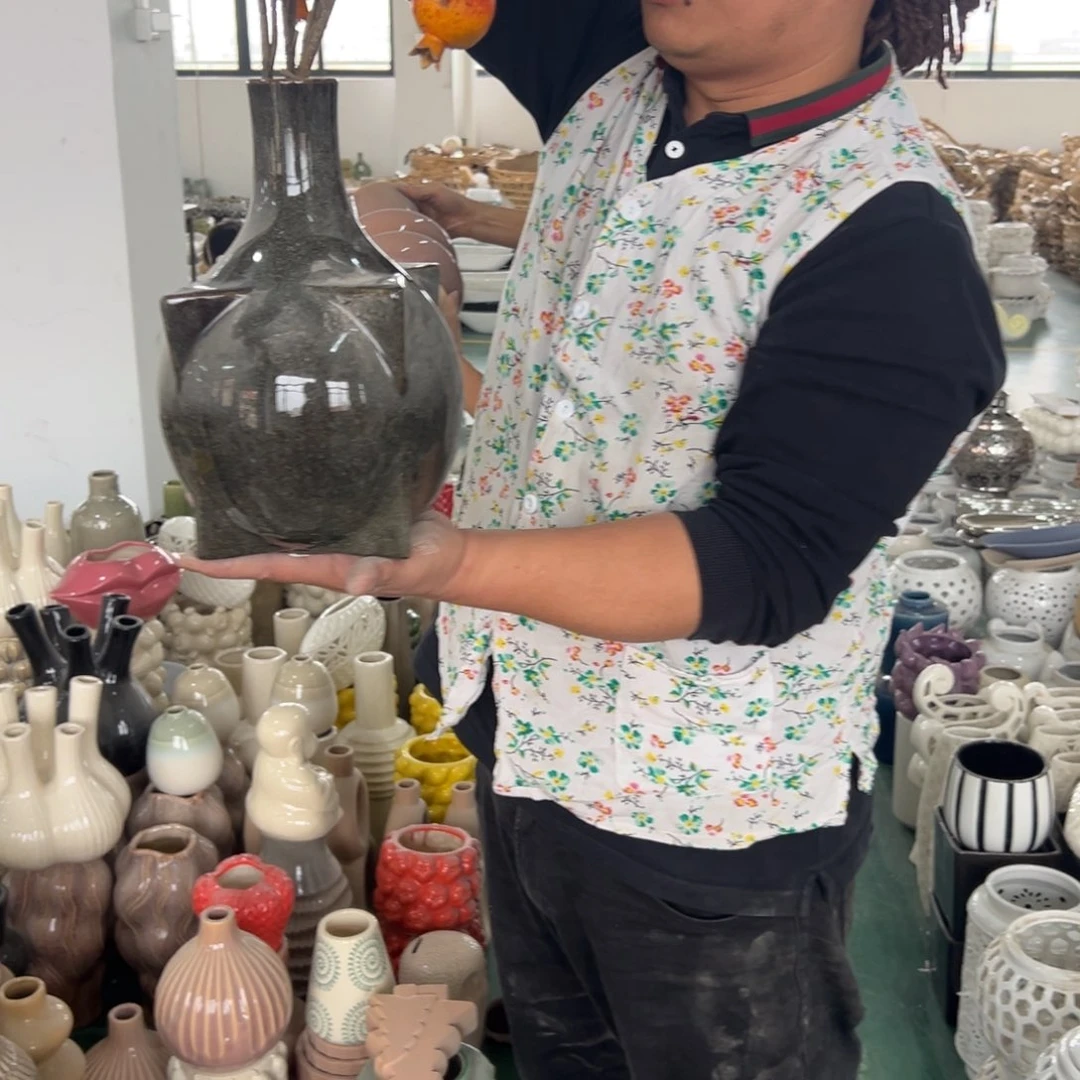 摆件69 号高中低温陶瓷瓶（部分微瑕）