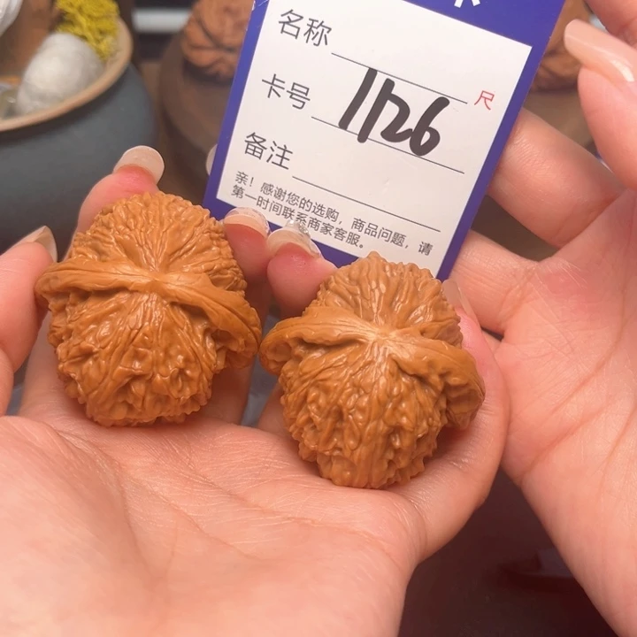 文玩核桃吊坠白狮子