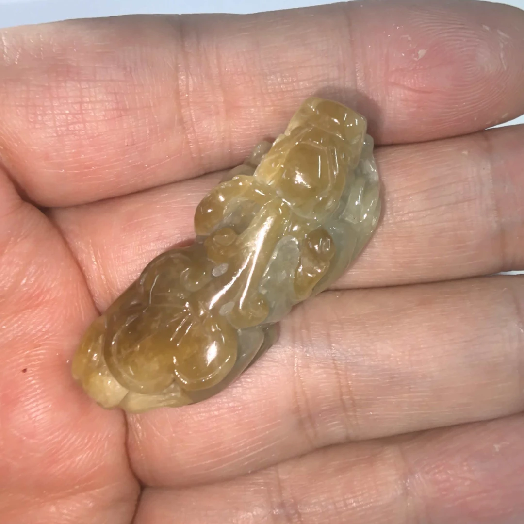 黄翡翠貔貅立体雕刻挂饰