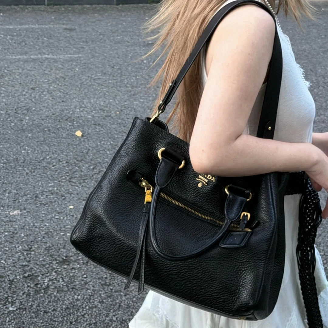 95新 Prada/普拉达 黑金荔枝纹开口笑托特包58541653