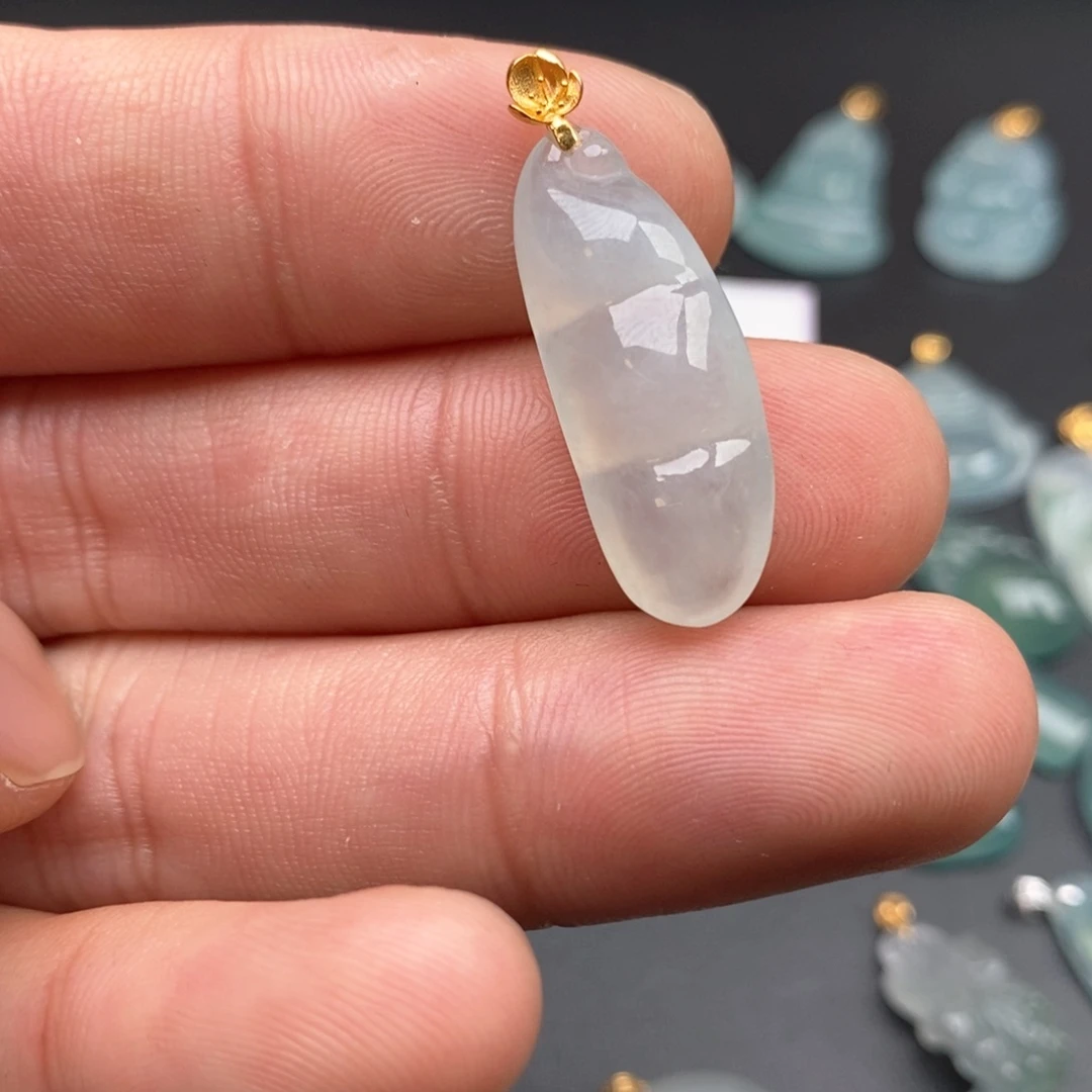 颈饰18K金镶嵌翡翠