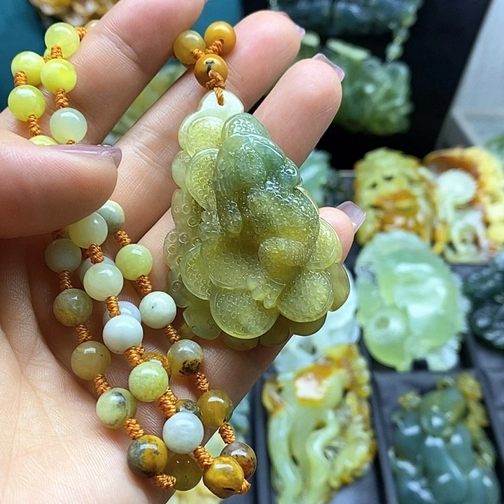 蛇纹石玉未镶嵌挂件