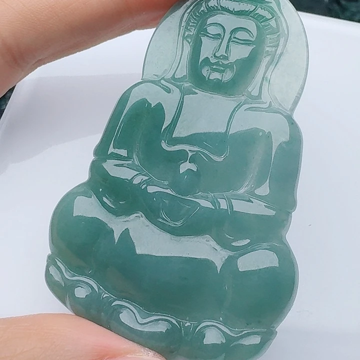 翡翠未镶嵌颈饰多样性发其一