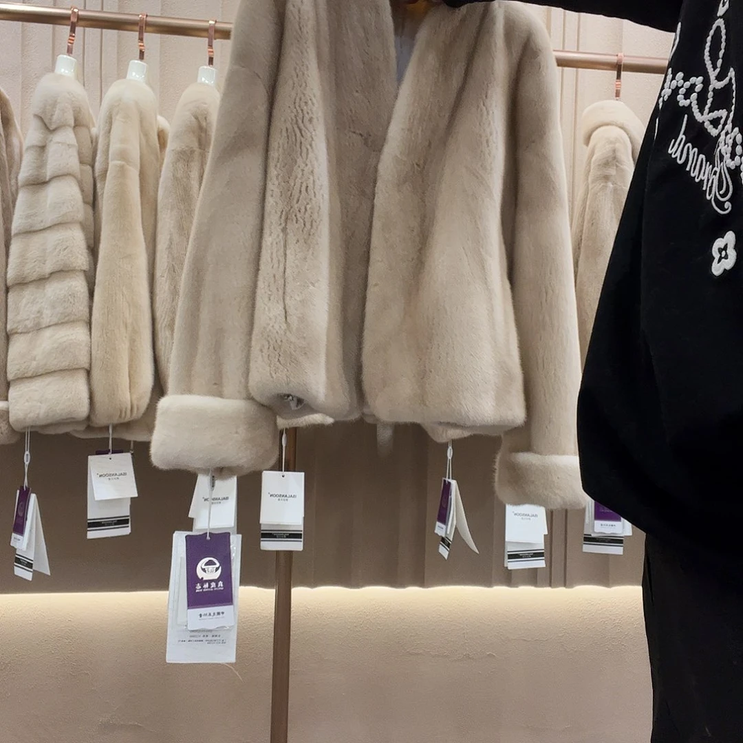 量***瑰26016米黄原色水貂外套