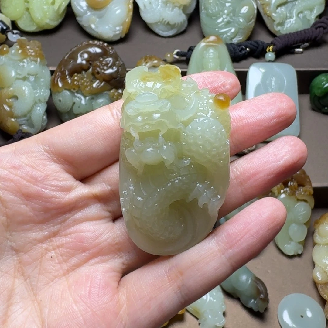 和田玉未镶嵌颈饰