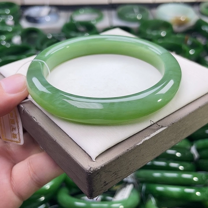 未镶嵌手镯和田玉（碧玉）