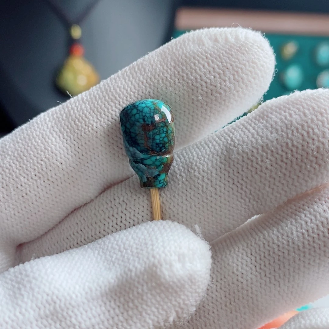 绿松石未镶嵌颈饰