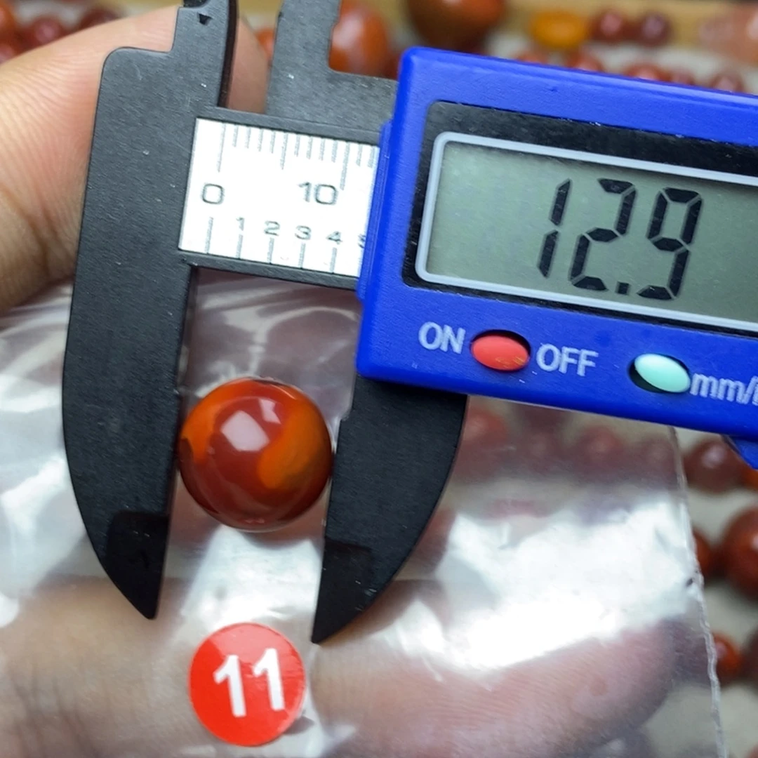 南红玛瑙未镶嵌有瑕疵