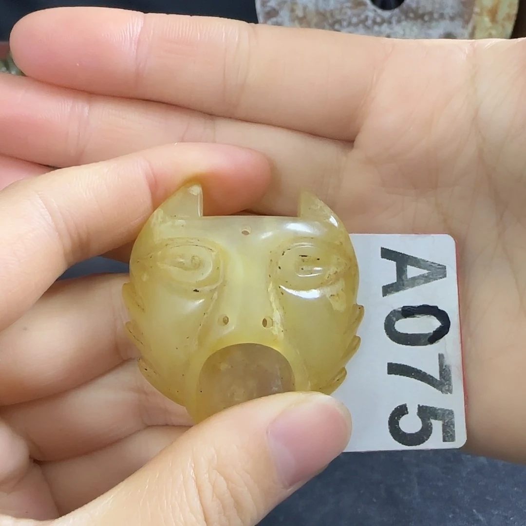 透闪石质玉未镶嵌挂件