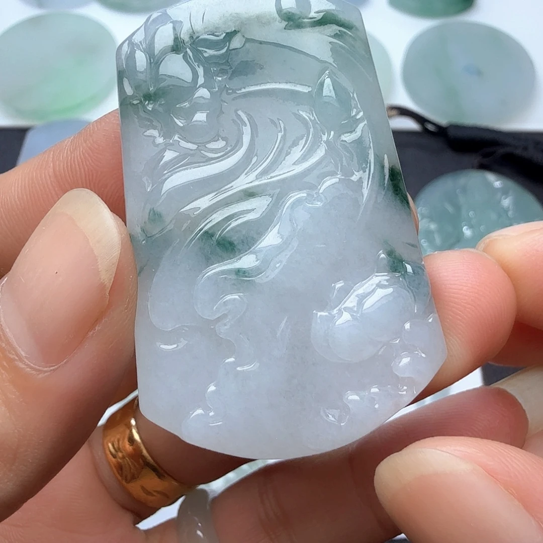 翡翠未镶嵌颈饰天然缅甸翡翠A货荷花鱼牌子