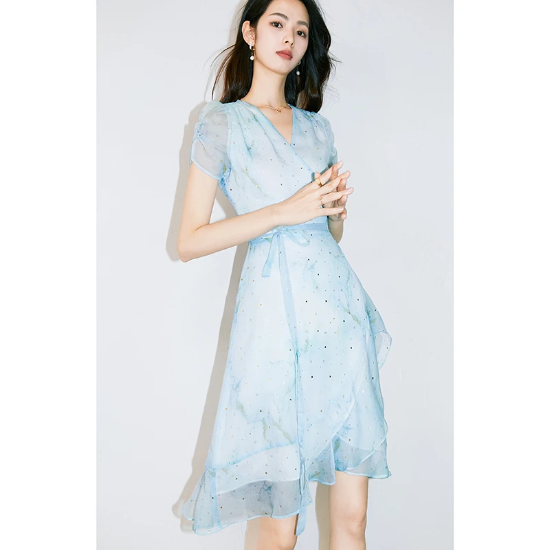 晚白时尚气质优雅裙子显瘦蓝色V领收腰系带短袖连衣裙24033011