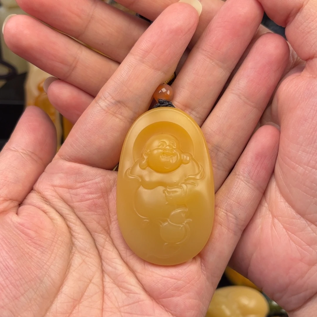 何***鳜未镶嵌黄蜡石挂件石英质玉
