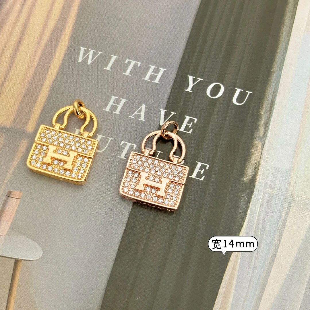 18K金时尚精致白贝母吊坠（多样性发货一件）