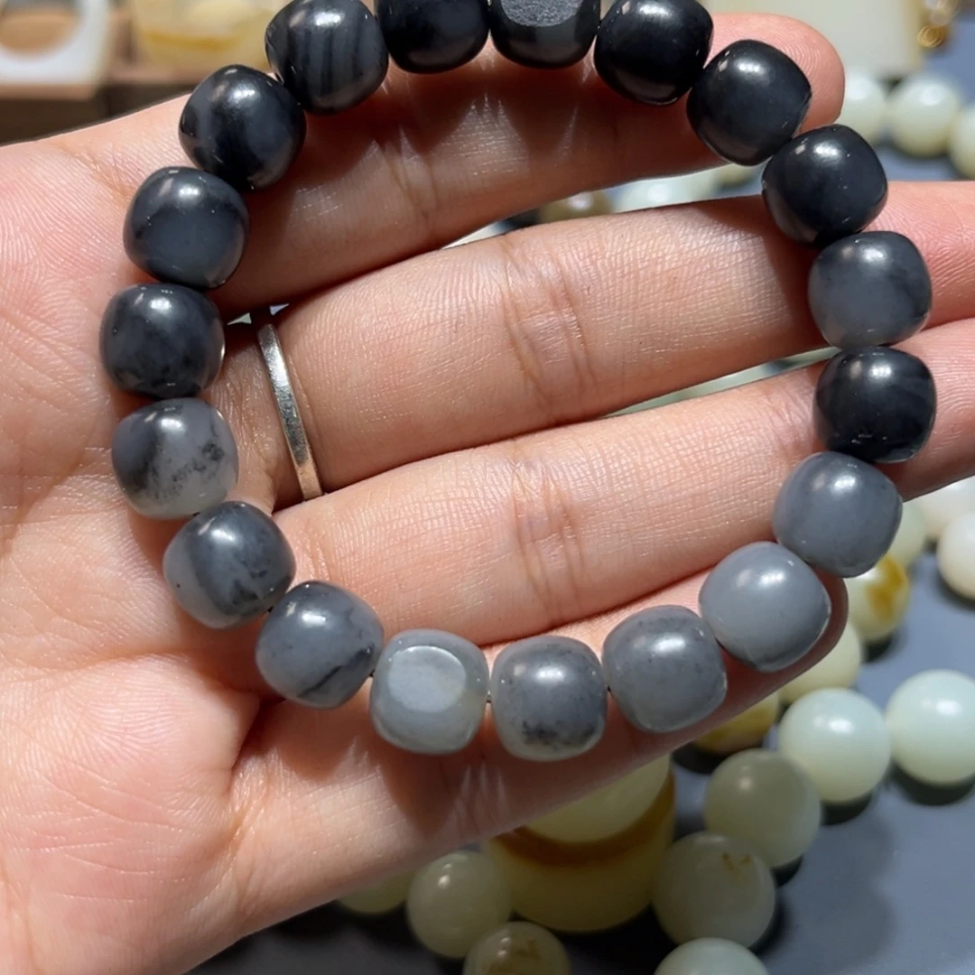 和田玉未镶嵌手串