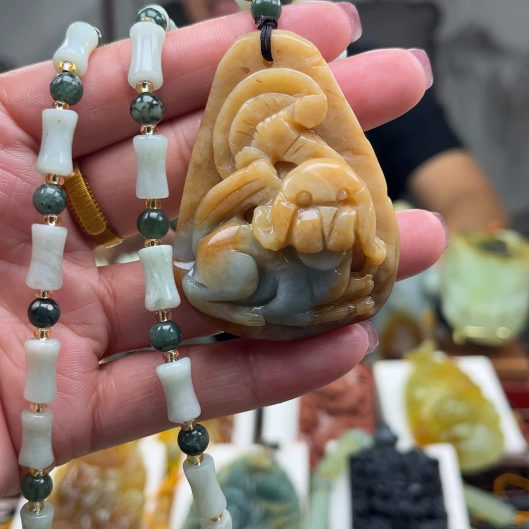 蛇纹石玉未镶嵌颈饰挂件