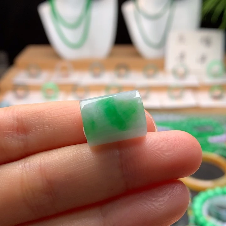 翡翠未镶嵌颈饰天然缅甸A货翡翠