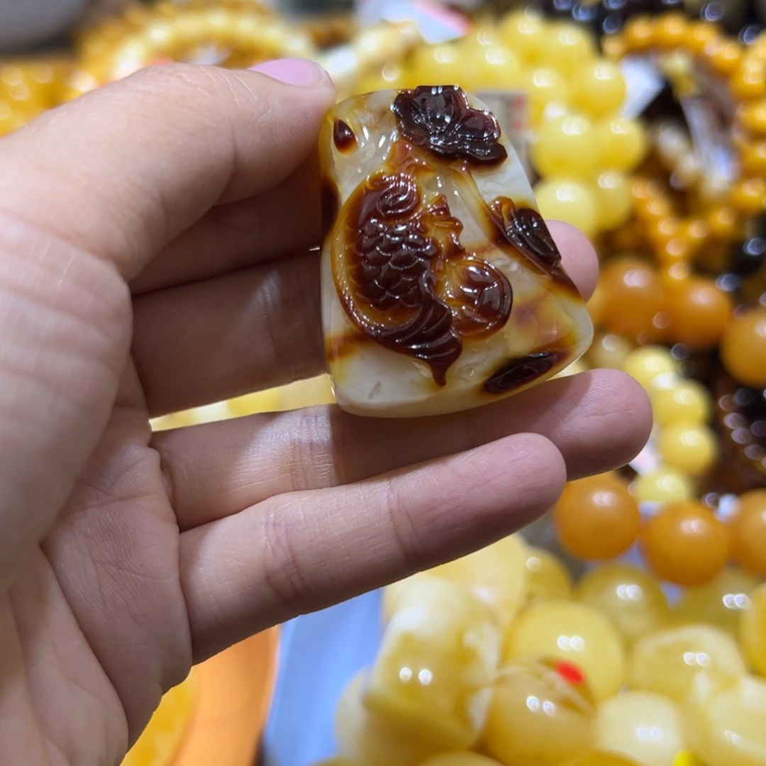 琥珀珠宝奇石未镶嵌