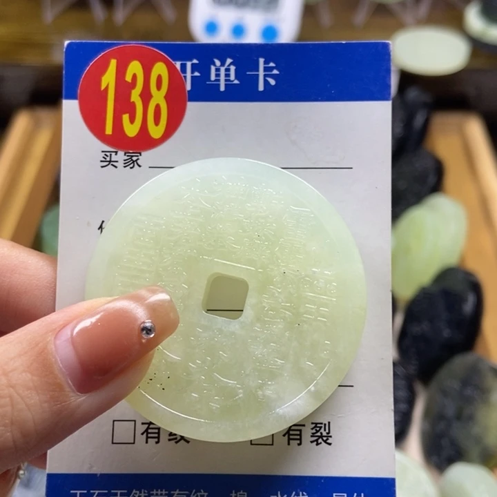 蛇纹石玉挂件未镶嵌黄****娃