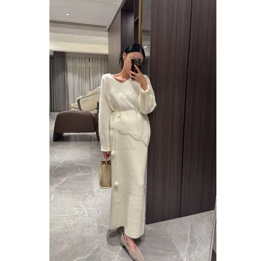 Z.B《许我耀眼》手工真毛设计感波浪边毛衣➕裙子 套装