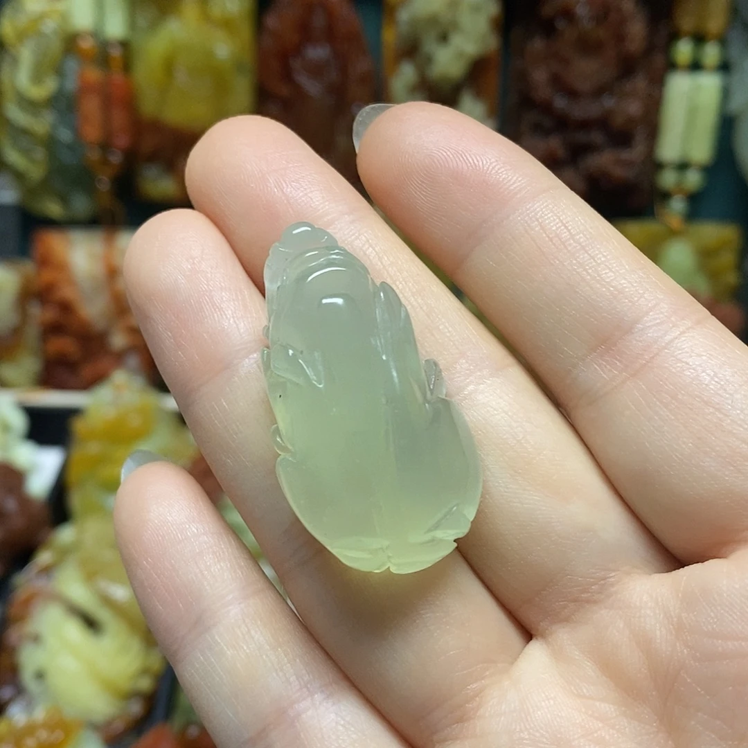 岫玉未镶嵌吊坠(赠链)