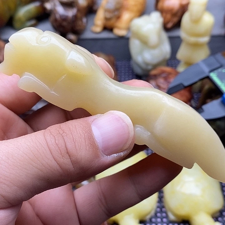未镶嵌蛇纹石玉颈饰