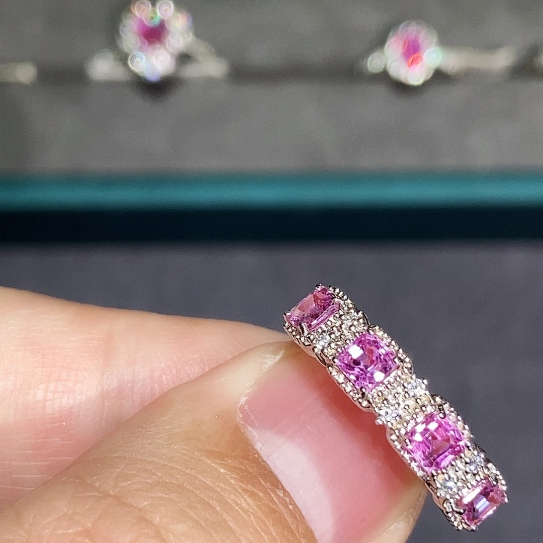 18K金镶嵌戒指彩色蓝宝石1.2克拉