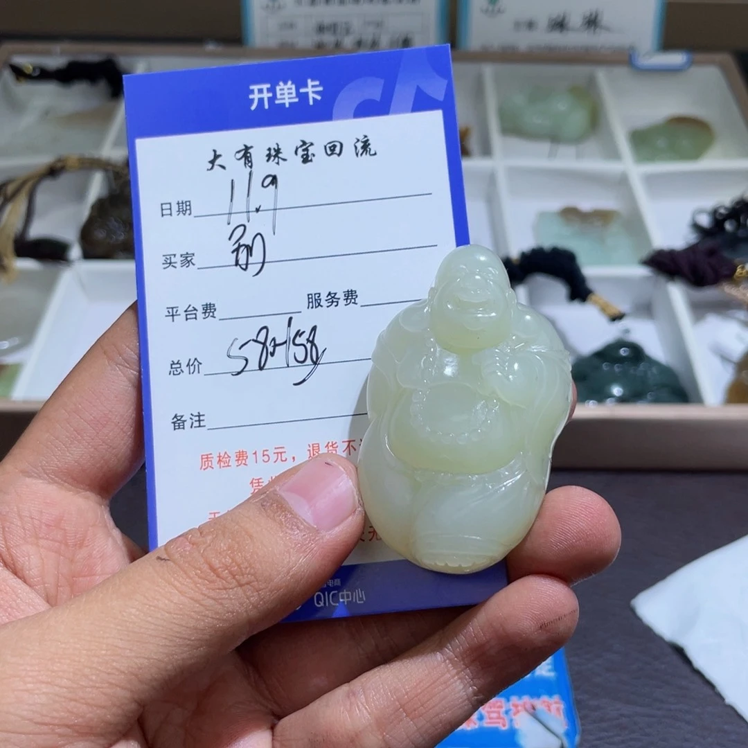 颈饰未镶嵌和田玉别****她