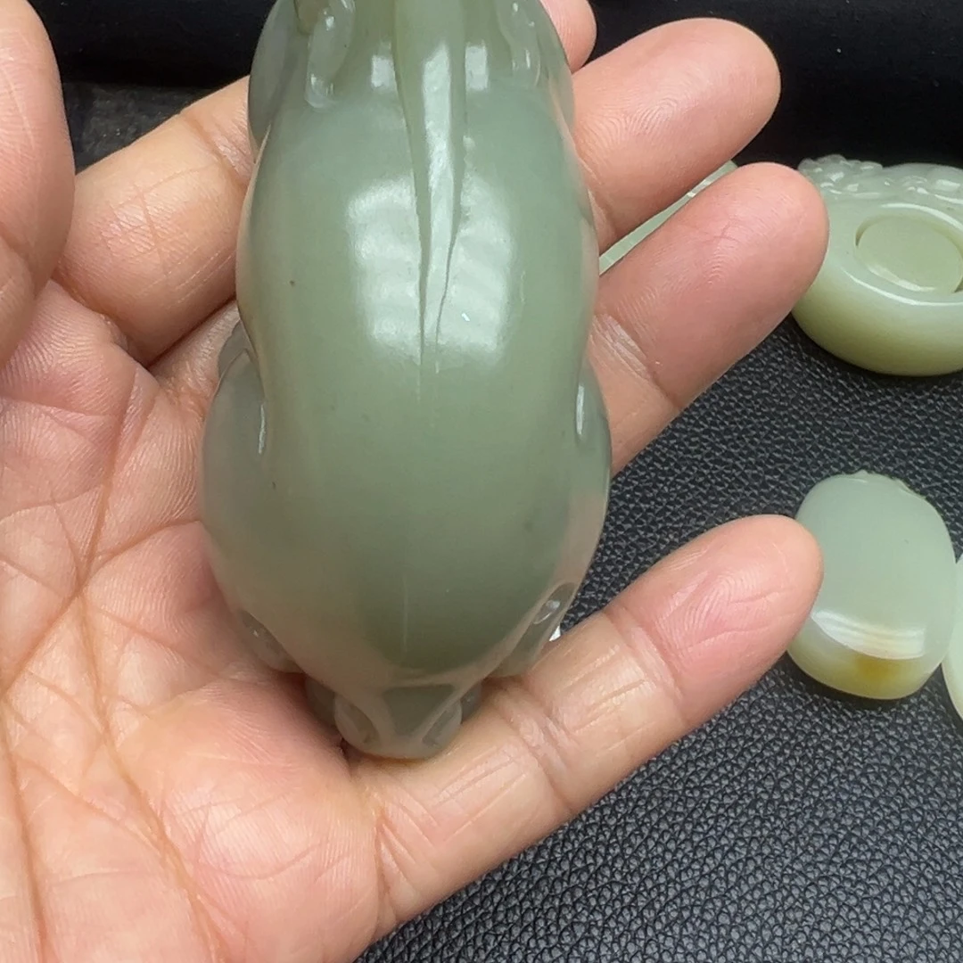 和田玉（糖玉）未镶嵌把件