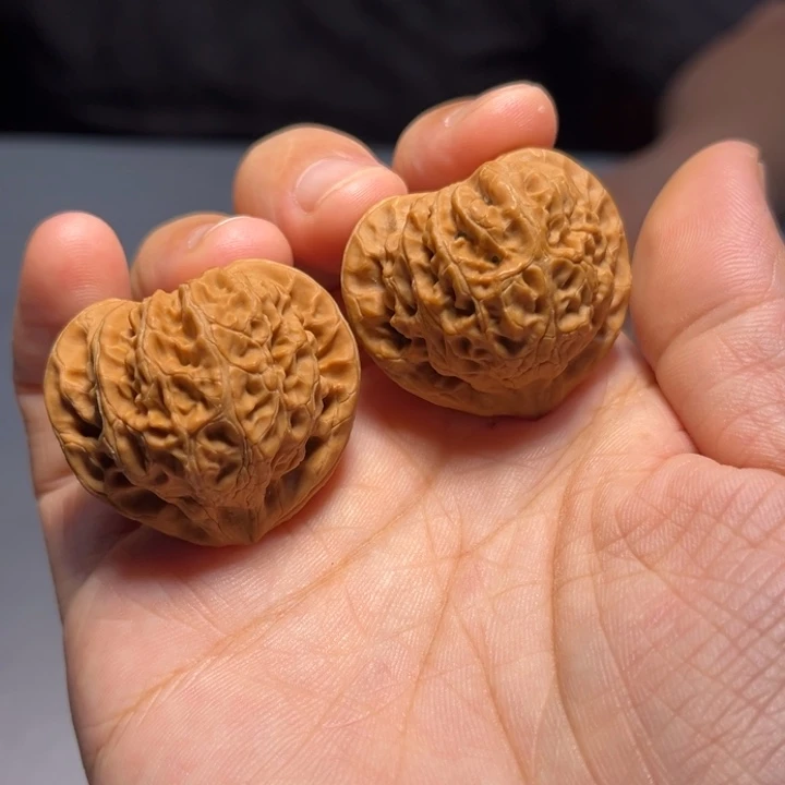 把件文玩核桃桃心宫灯4655