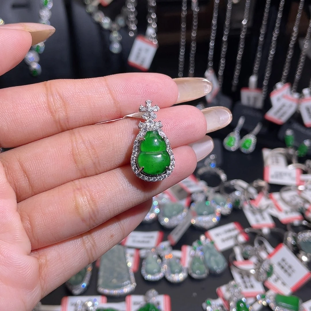 吊坠(不含链)未镶嵌翡翠