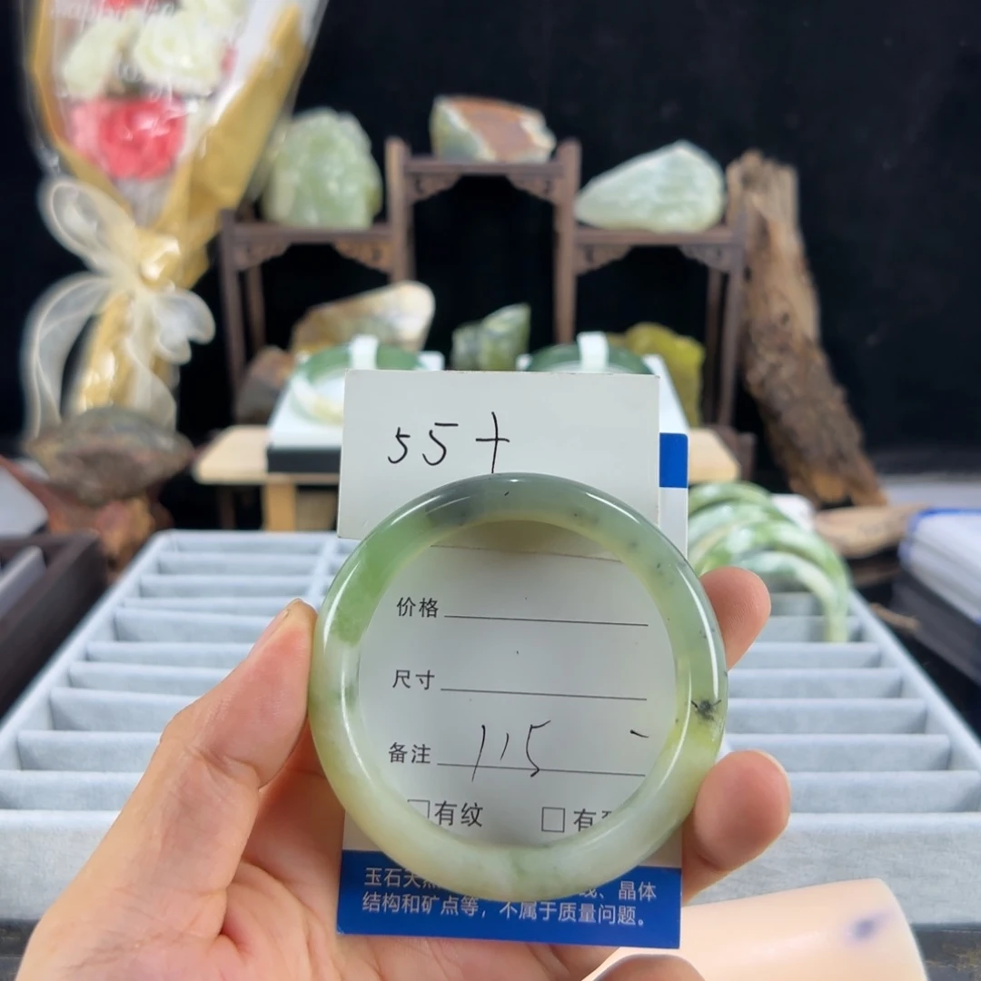 蛇纹石玉未镶嵌手镯