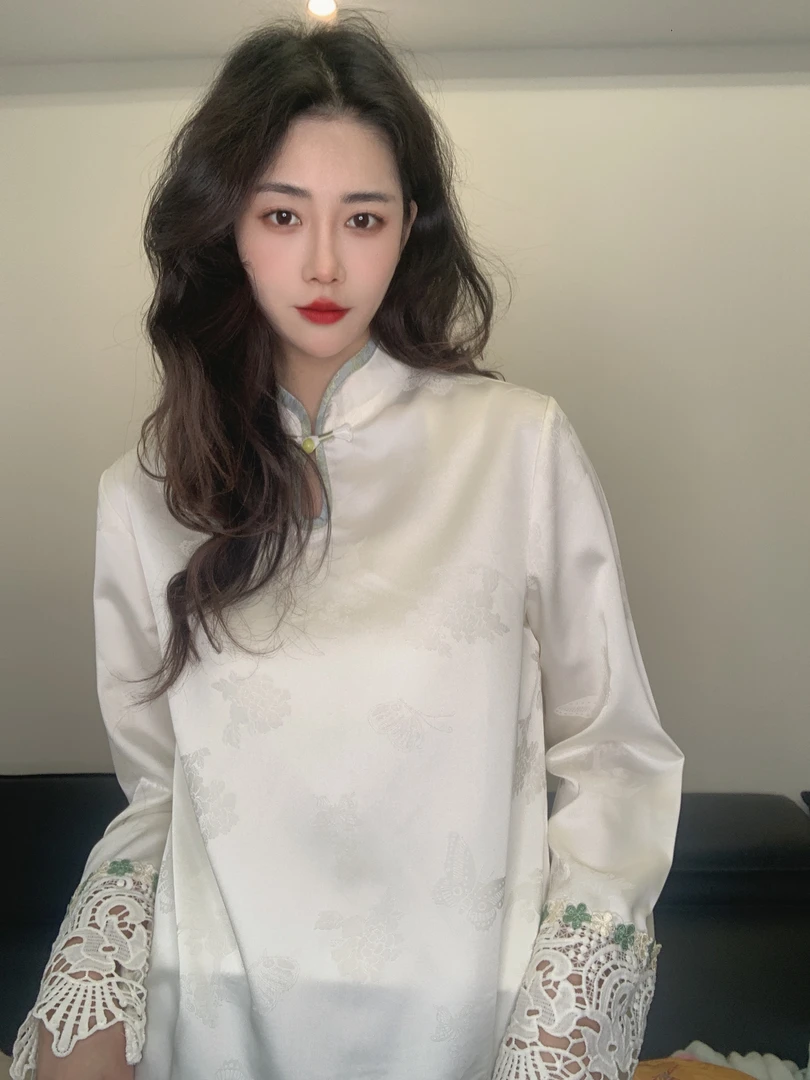 九月  小花朵蕾丝    新款春秋款式显瘦宽松打底国风气质打底衫