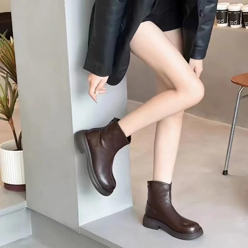 5590A   新款时尚秋冬圆头平底女短靴加绒