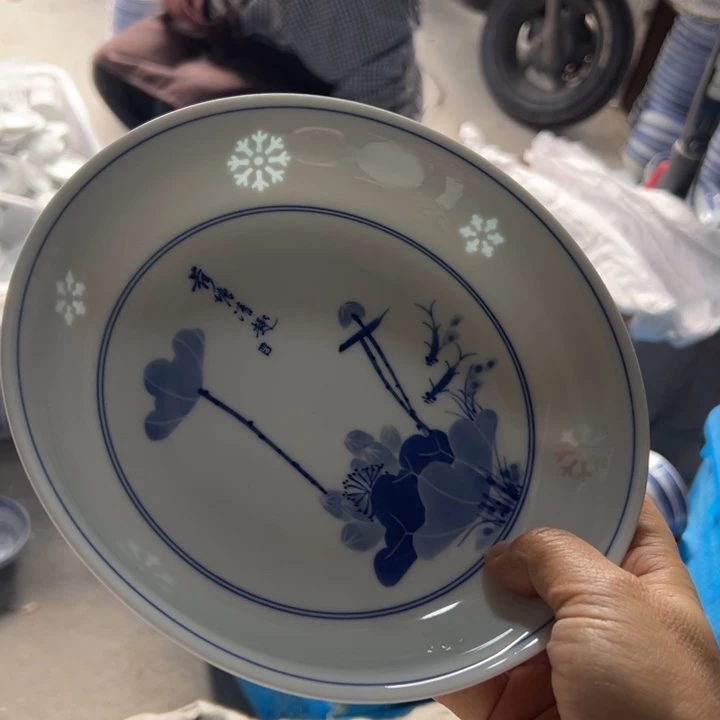 陶手绘雕刻8寸荷花盘子