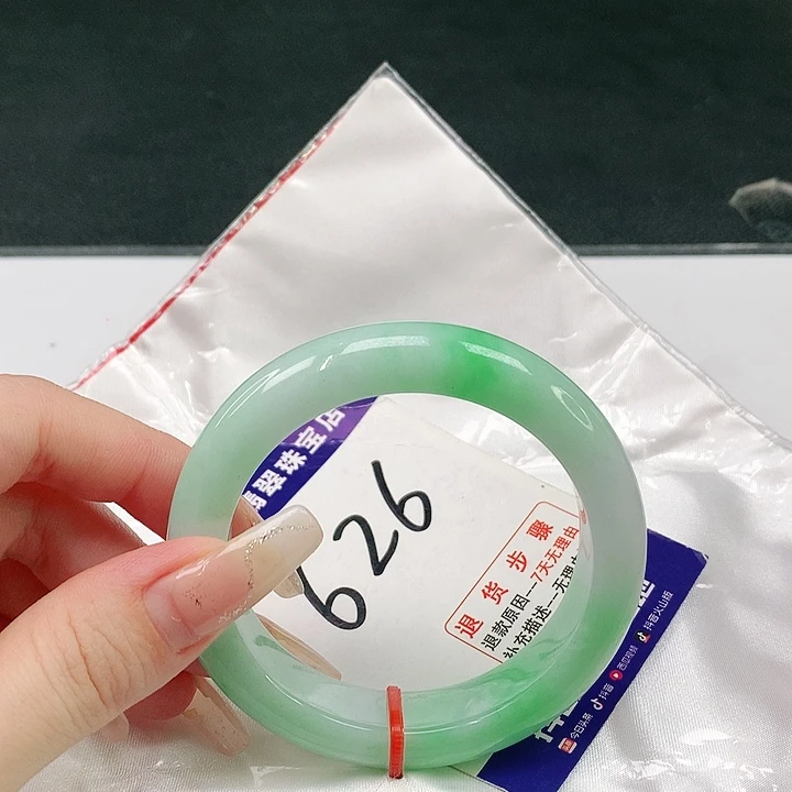 翡翠手镯未镶嵌翡翠手镯